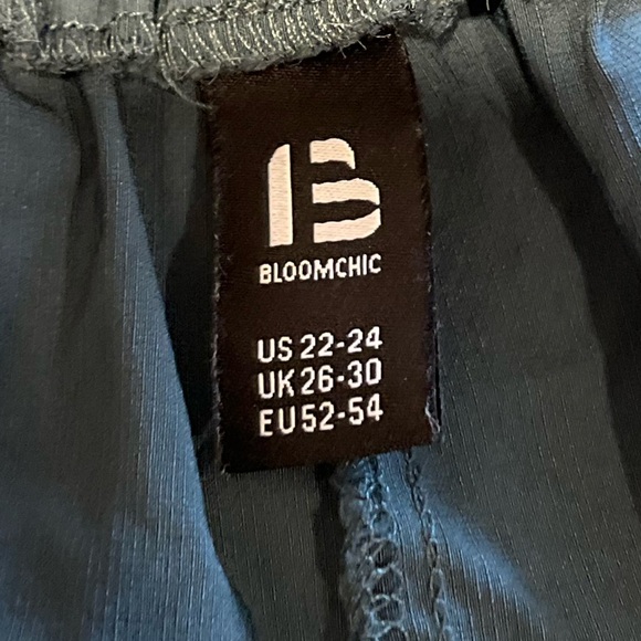 💚 Bloomchic Dark Green Cargo Pants – Size US 22/24 • - Picture 2 of 9